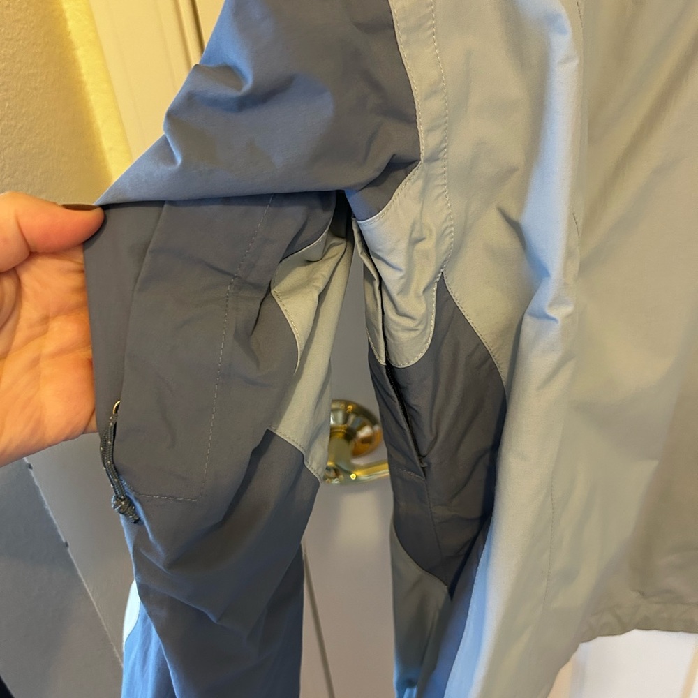 The North Face women’s blue and White Performance Jacket - Picture 4 of 7